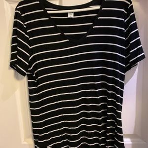 Striped black and white shirt👏